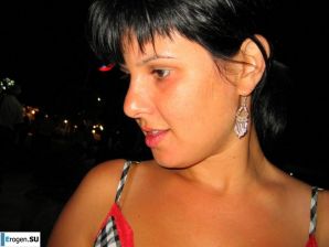 petite short-haired brunette on vacation. Part 2. Thumb 5