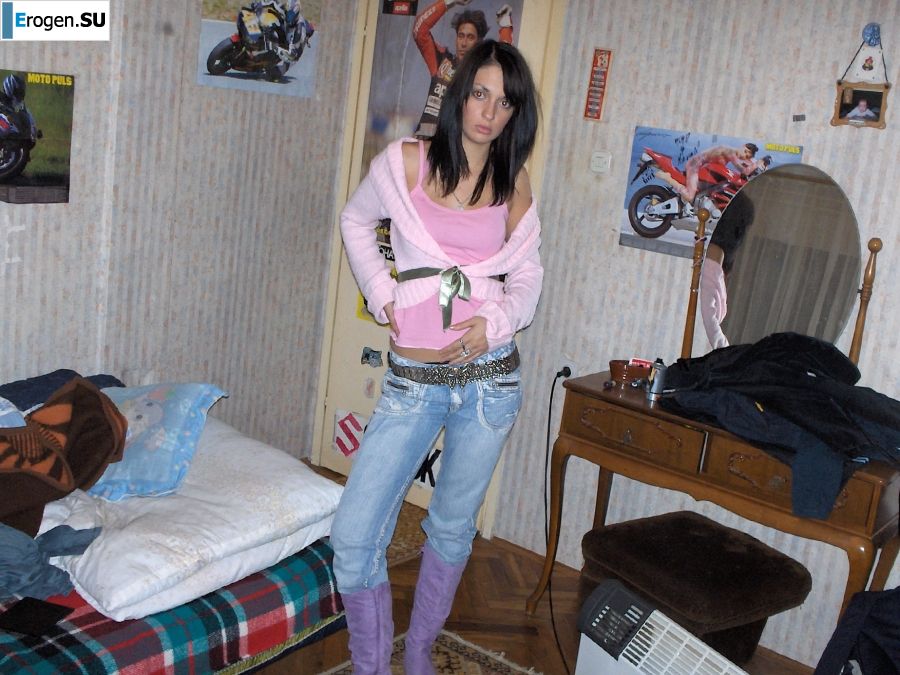 moody striptease without a single smile. Photo 16