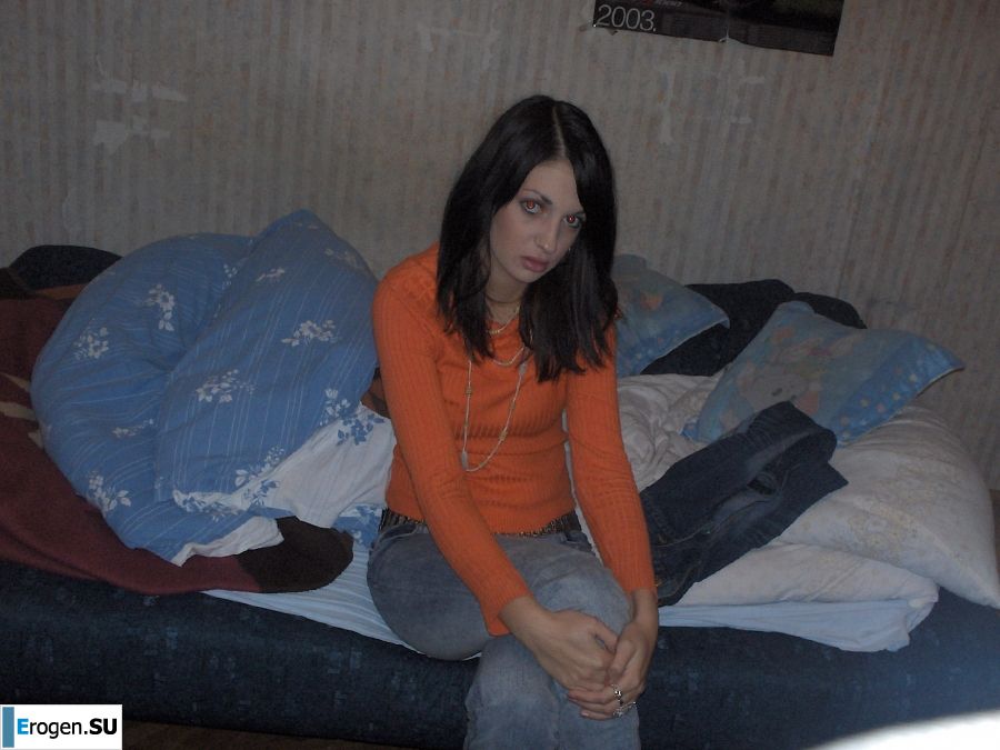 moody striptease without a single smile. Photo 18