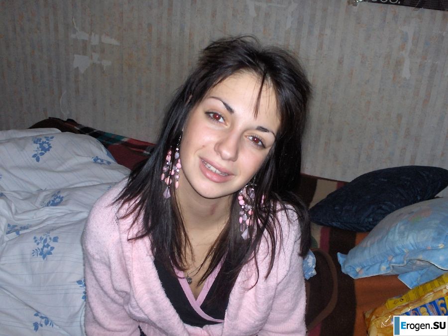 moody striptease without a single smile. Photo 37