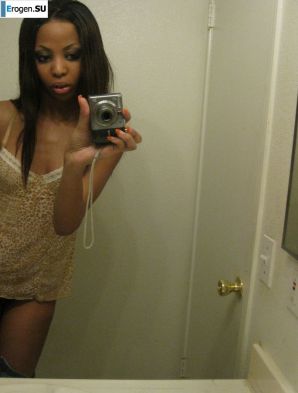 selfie of a naked black woman. Thumb 40