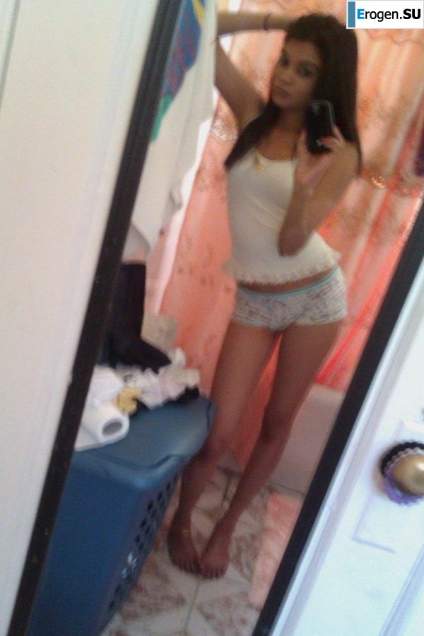 slim dark-skinned girl undresses. Photo 26