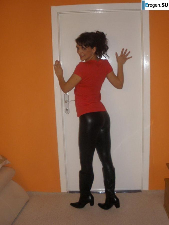 chic Italian woman posing and undressing. Photo 20