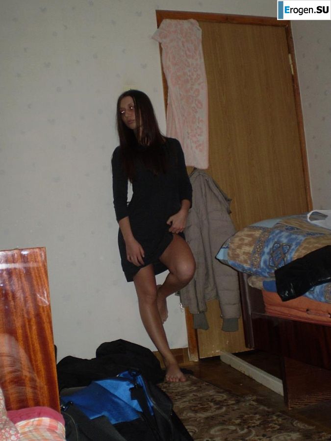 Classical nudity on the background of the carpet. Photo 8