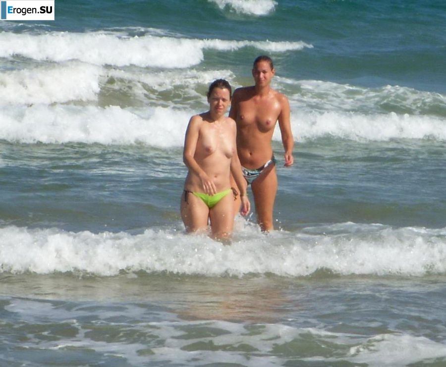 fun on a nudist beach. Photo 11