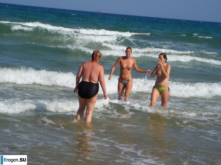 fun on a nudist beach. Photo 12