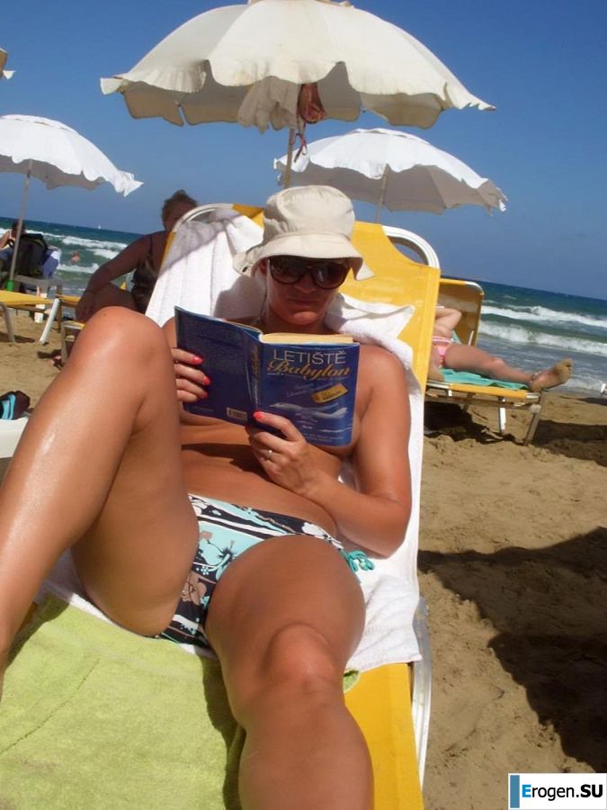 fun on a nudist beach. Photo 14