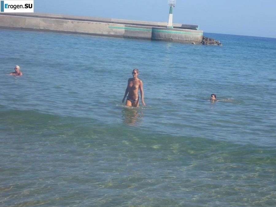 fun on a nudist beach. Photo 38
