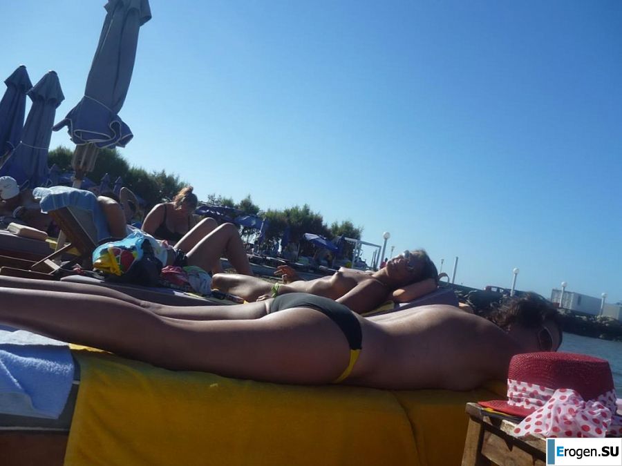 fun on a nudist beach. Photo 41