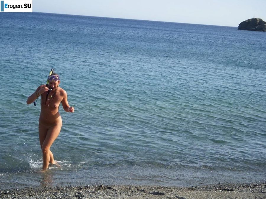 fun on a nudist beach. Photo 8