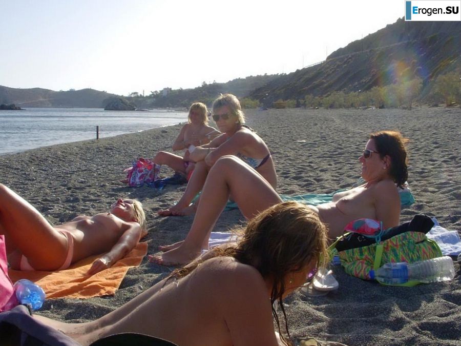 fun on a nudist beach. Photo 9
