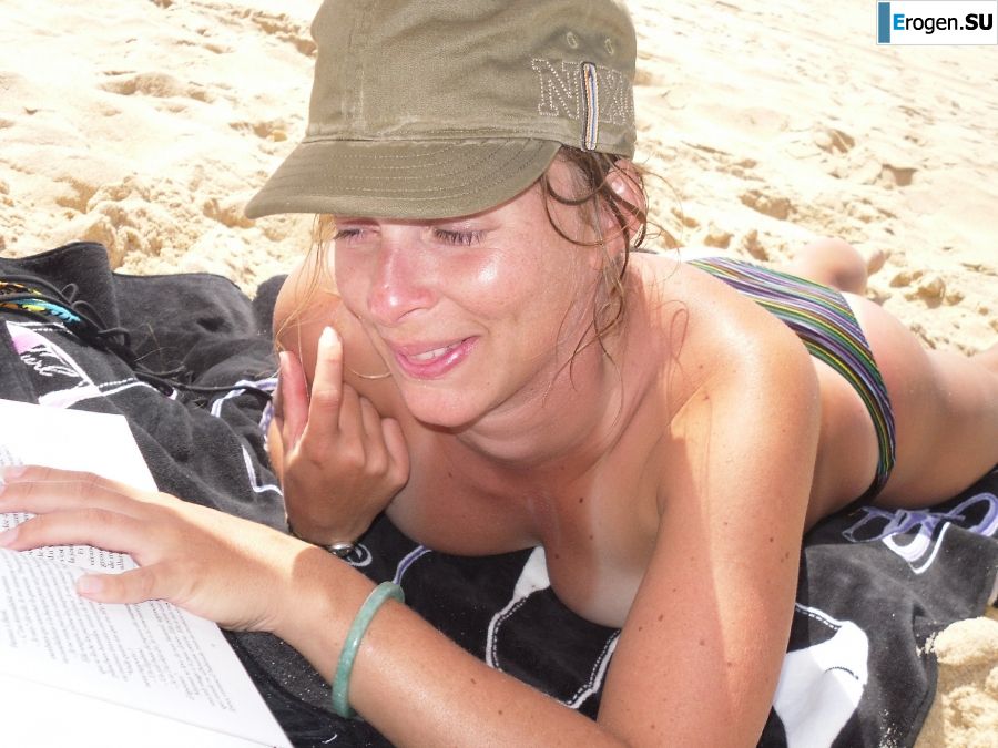 mischievous minx on the beach. Photo 55