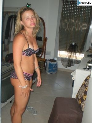 mischievous minx on the beach. Thumb 18