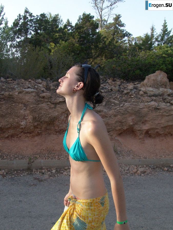 nudist on vacation with her boyfriend. Photo 25