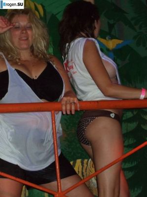 competition of wet t-shirts in a night club. Thumb 6