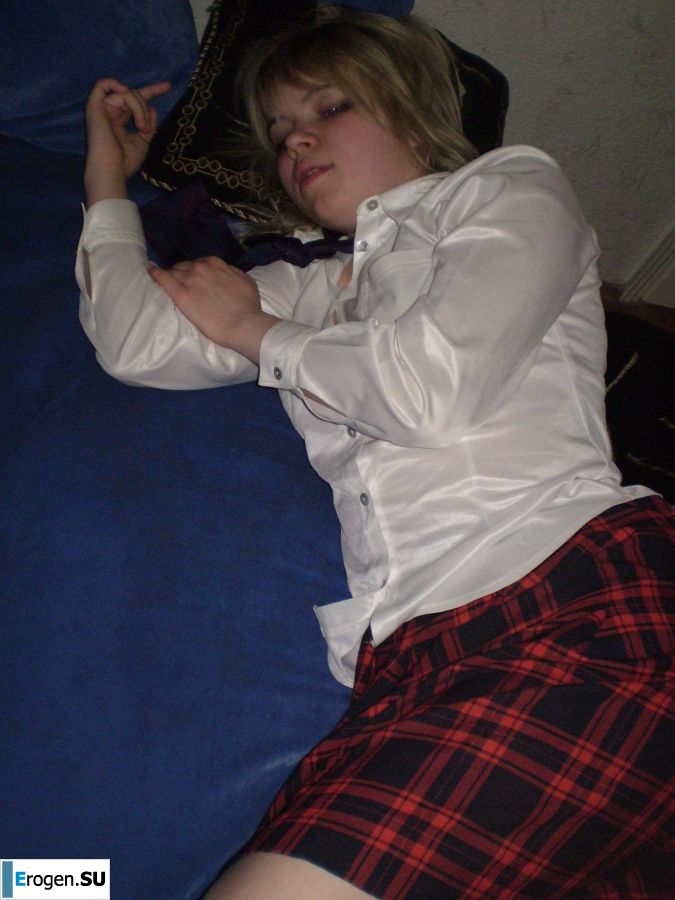 cute naked student gets high. Photo 11