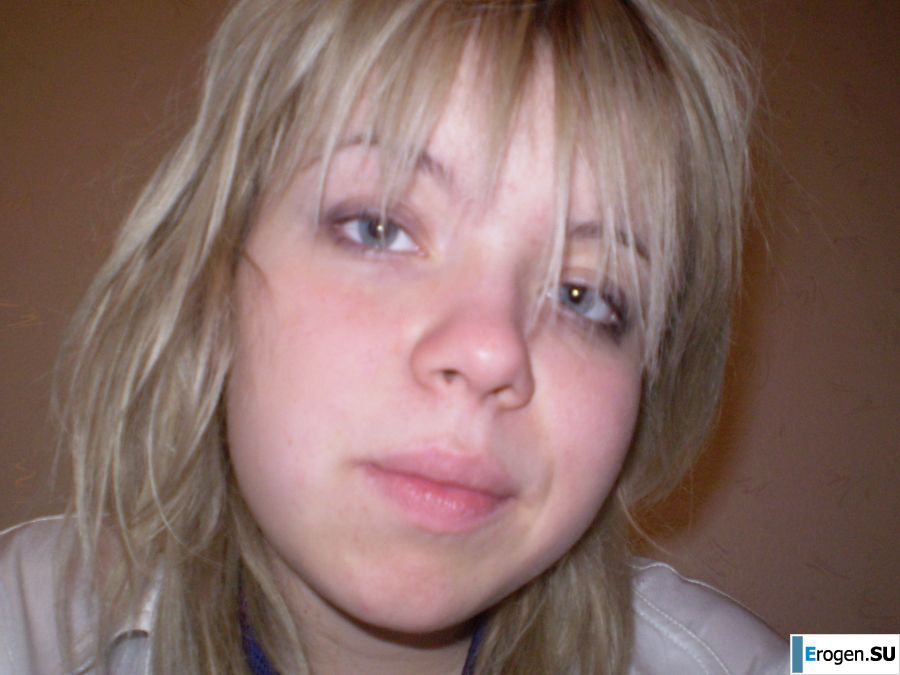 cute naked student gets high. Photo 17