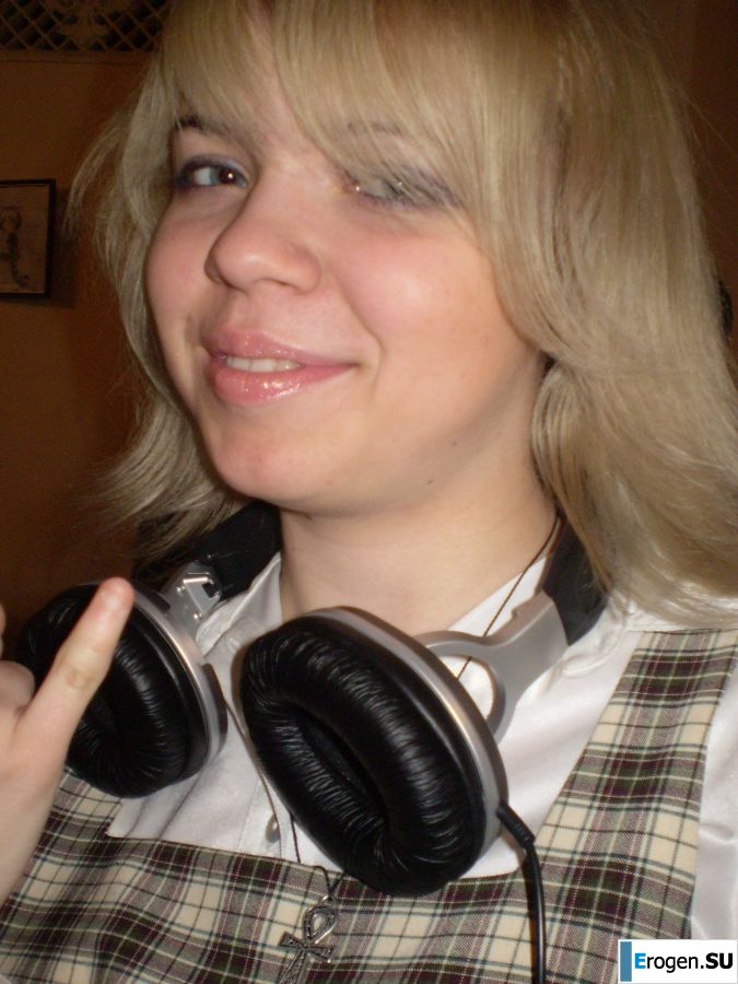 cute naked student gets high. Photo 25