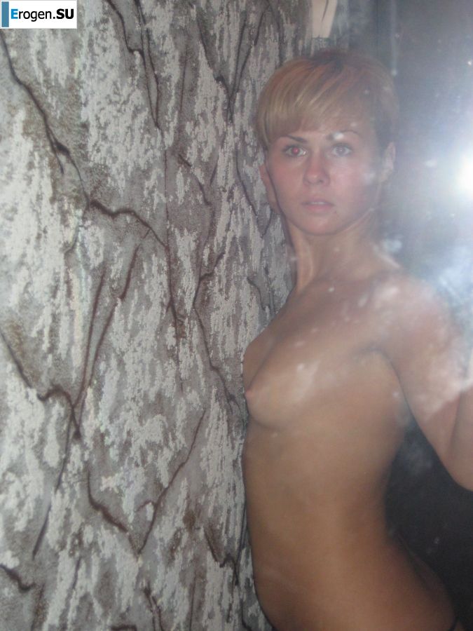 naked girl with a camera. Slide 24