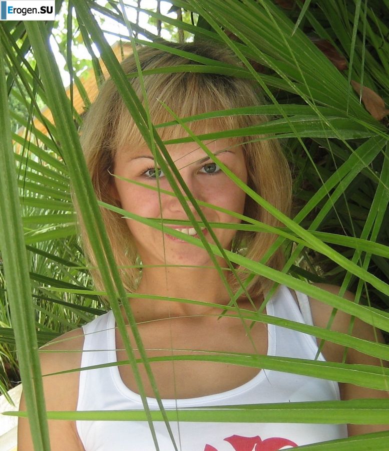 naked girl with a camera. Slide 41