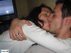 a young couple hanging out without panties. Thumb 17