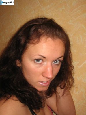 a young couple hanging out without panties. Thumb 18