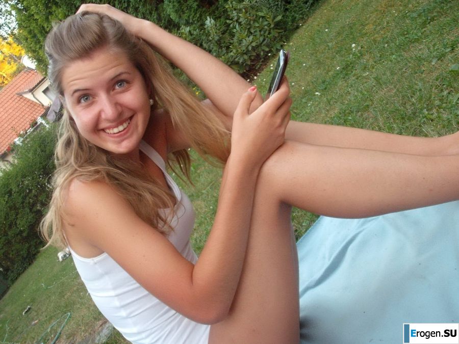 girlfriends and topless outdoor recreation. Photo 42