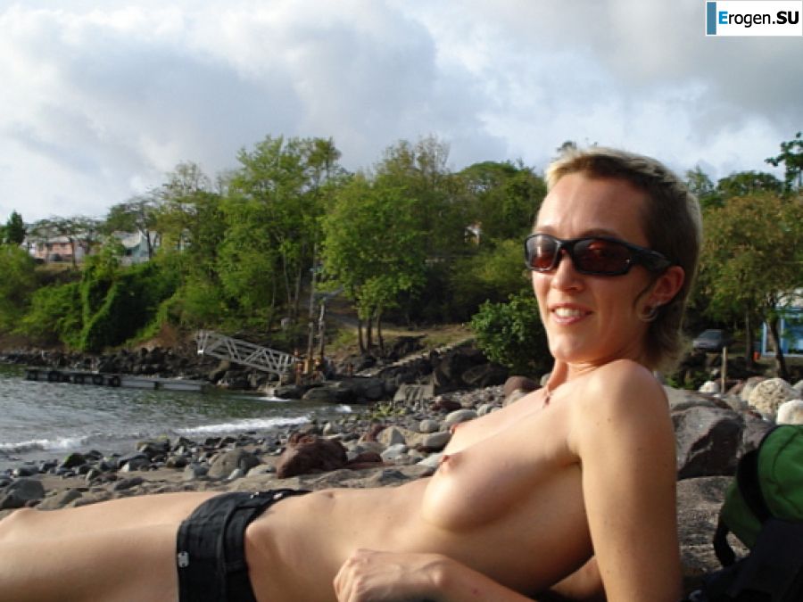 Lesbian on vacation with a friend. Photo 30