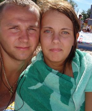 на пляже и в номере отеля. Эскиз 31