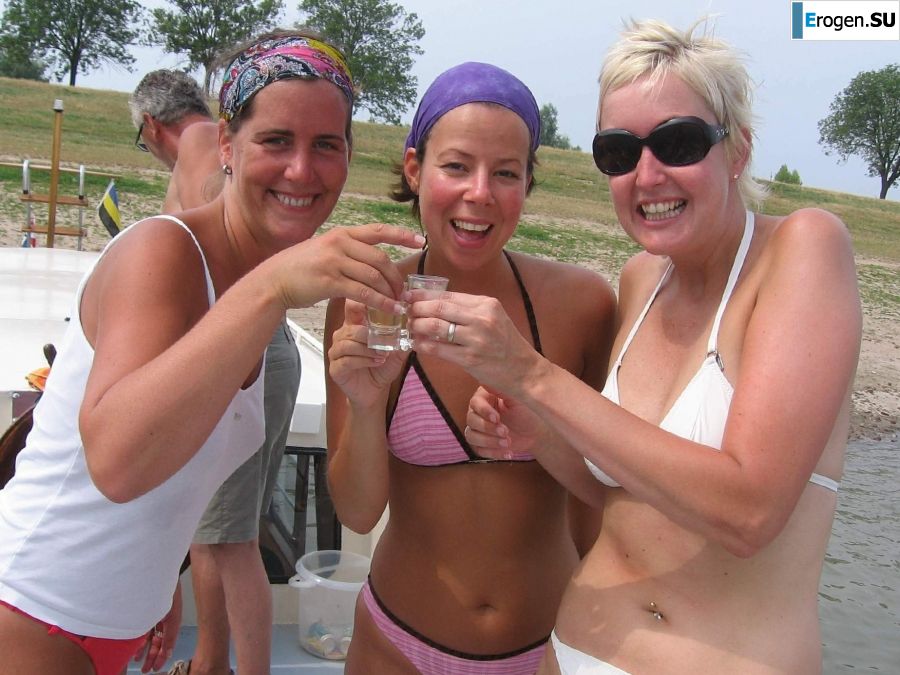 girls are only topless friends. Part 2. Photo 28