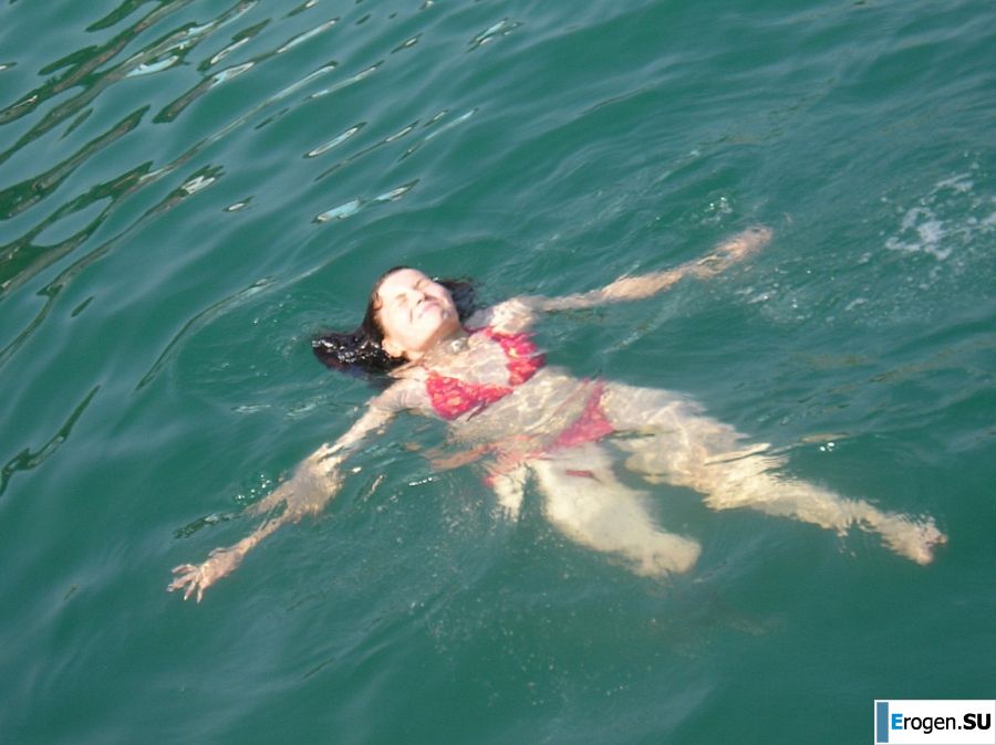 without a swimsuit on a rocky shore. Photo 6