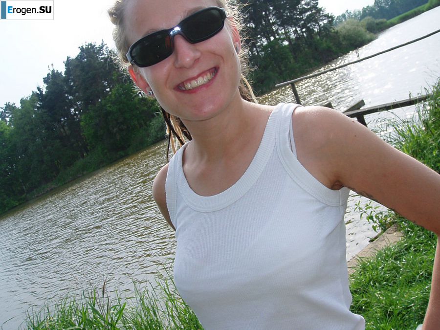 A charming girl undressed to her blouse and poses with cancer. Photo 39