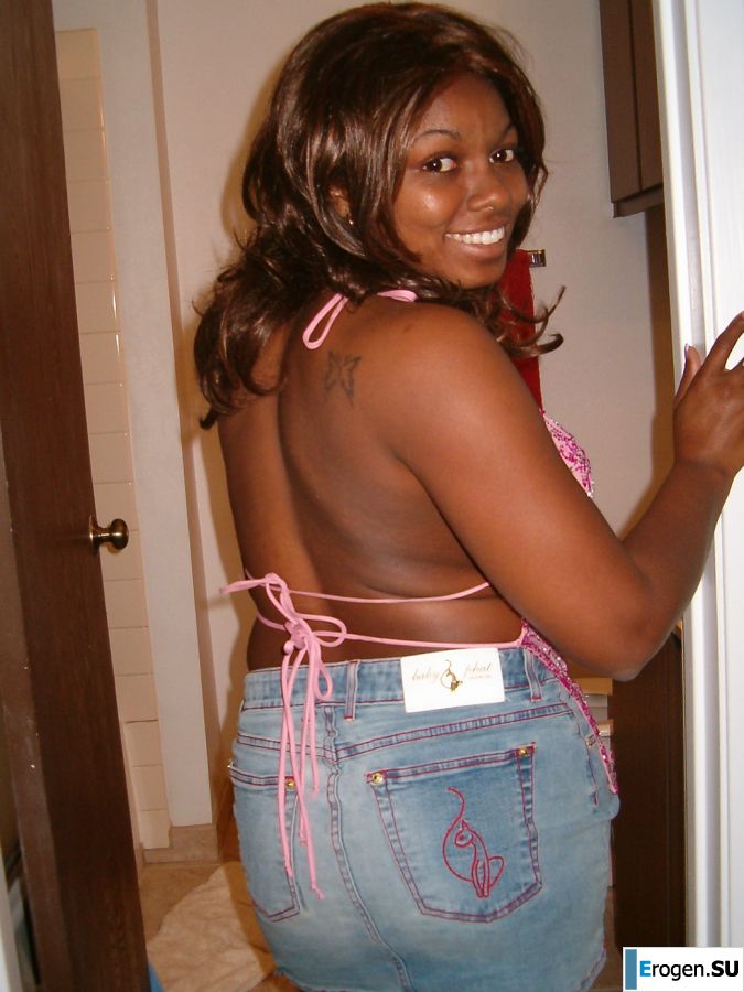 Appetizing black woman masturbates and shows her wet pussy. Photo 30