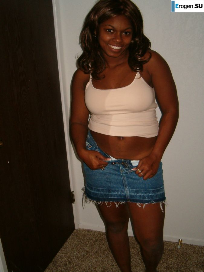 Appetizing black woman masturbates and shows her wet pussy. Photo 6