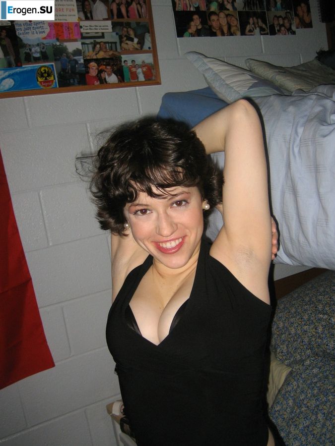 Mature chick pulled big boobs out of her bra. Photo 24