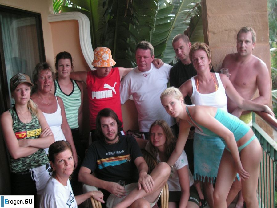 The girl showed boobs on vacation in the company of friends. Photo 4