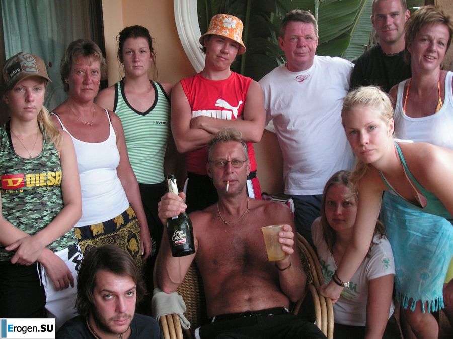 The girl showed boobs on vacation in the company of friends. Photo 5