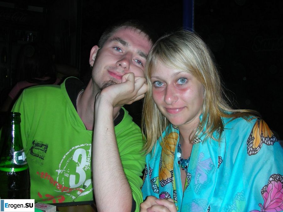 The girl undressed in the company of vacationers and showed an excellent figure. Photo 25