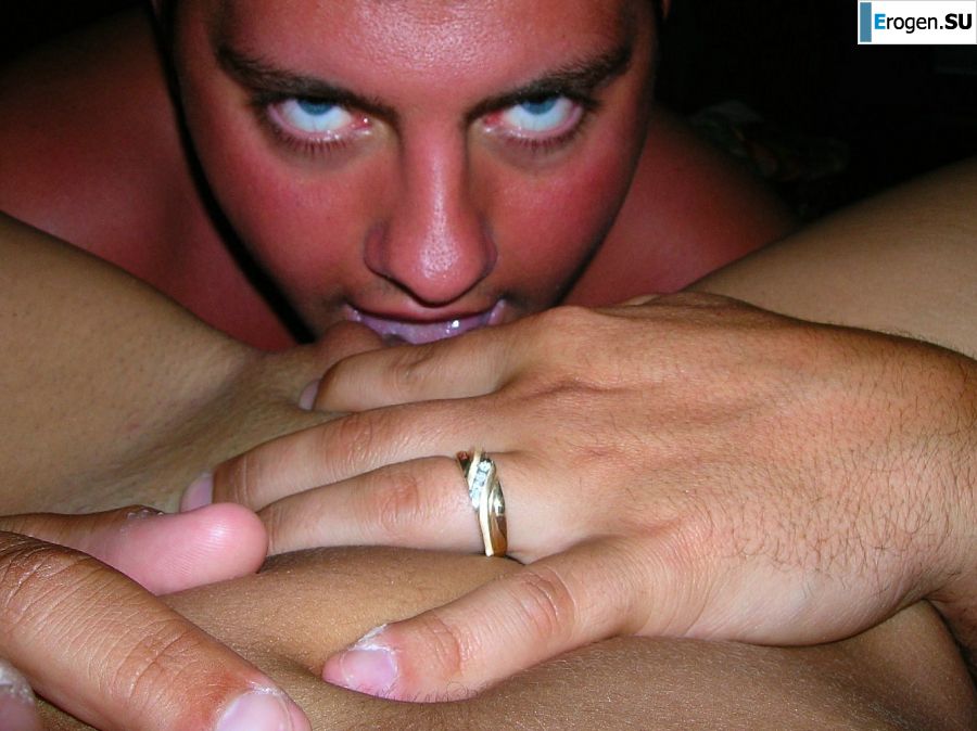A guy licks his girlfriend's pussy on vacation. Slide 23