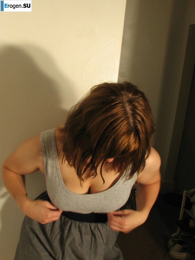A girl with large breasts poses in clothes and then undresses. Photo 13