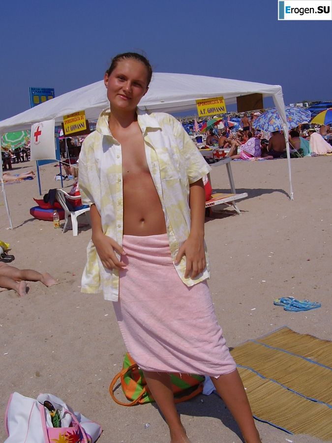 Sexy girl posing on the beach in shorts without a bra. Photo 13