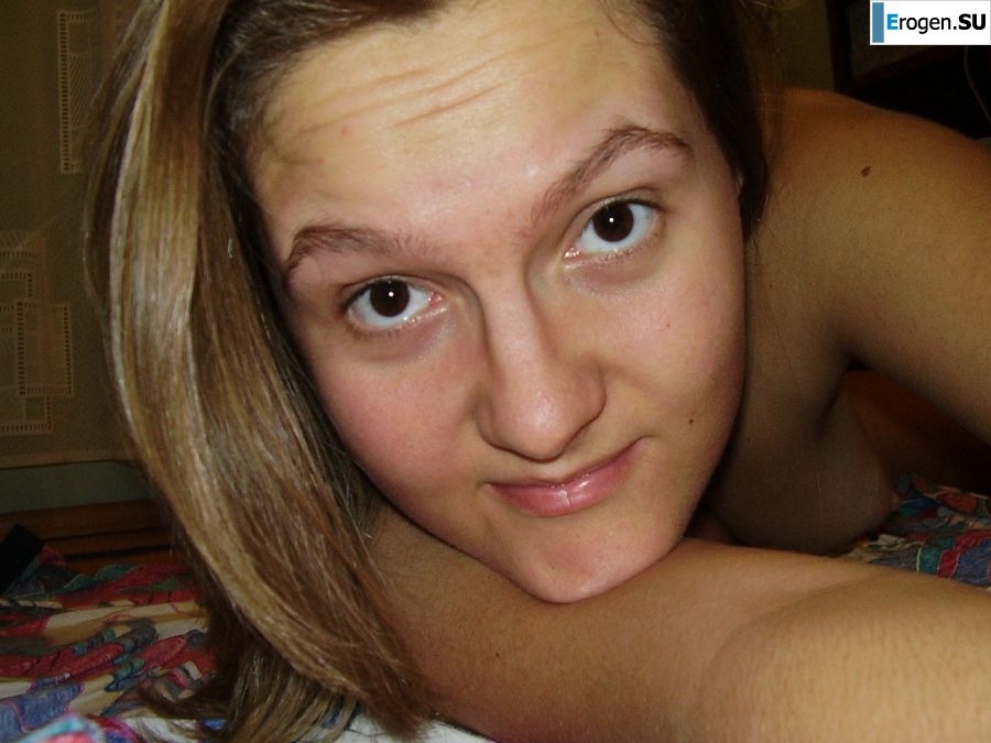 Sexy girl posing on the beach in shorts without a bra. Photo 15