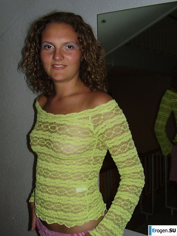 Sexy girl posing on the beach in shorts without a bra. Photo 6
