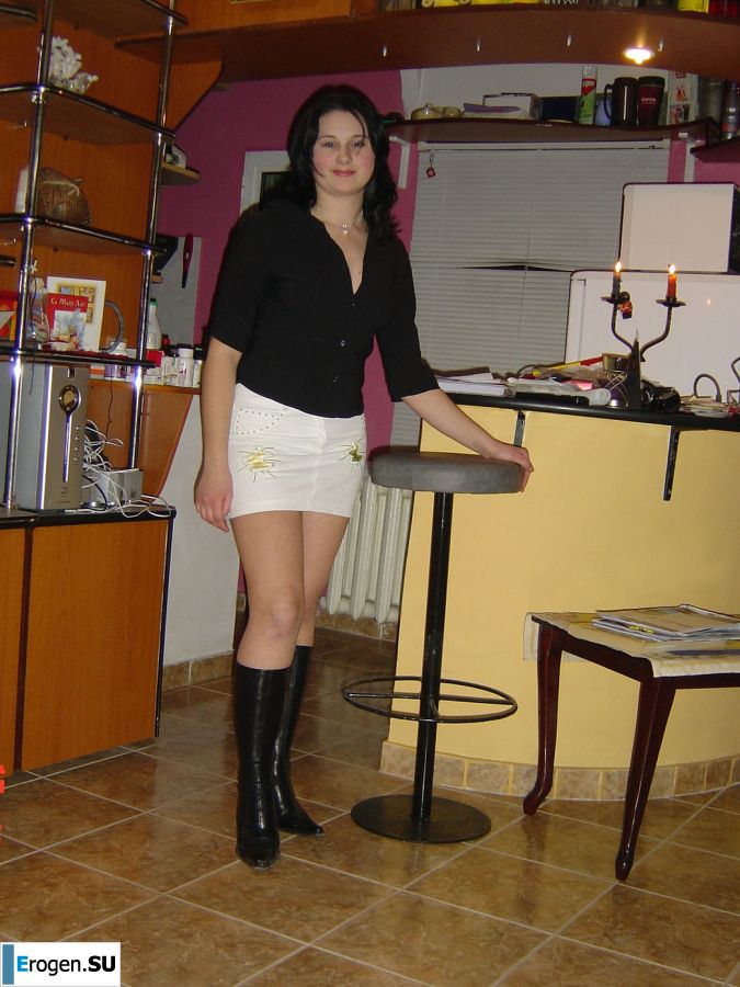 Sexy brunette with nipples showing through the blouse. Photo 1