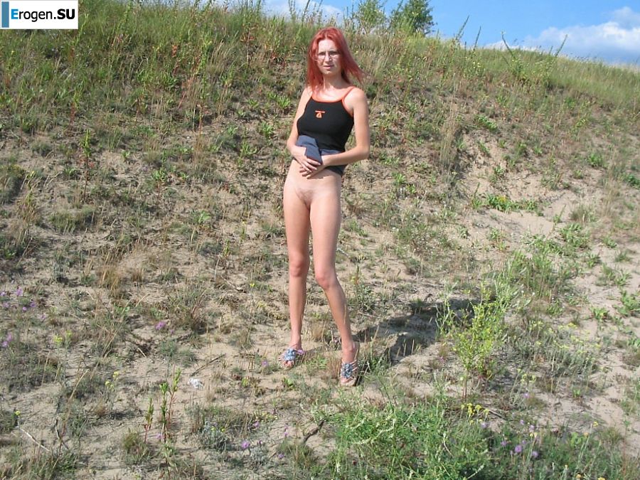 The red-haired beauty with a shaved pussy poses in one jacket. Slide 27