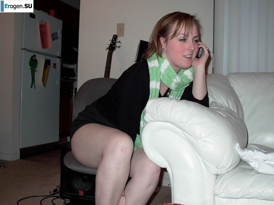 A mature woman with small breasts pleases herself with a finger. Slide 4