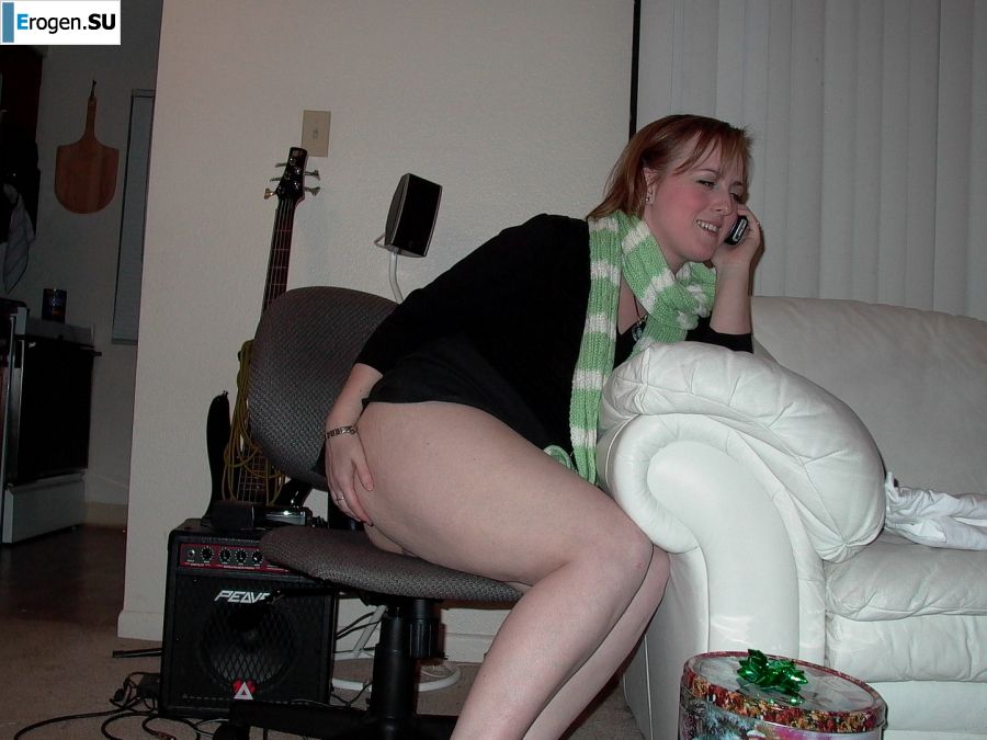 A mature woman with small breasts pleases herself with a finger. Slide 6
