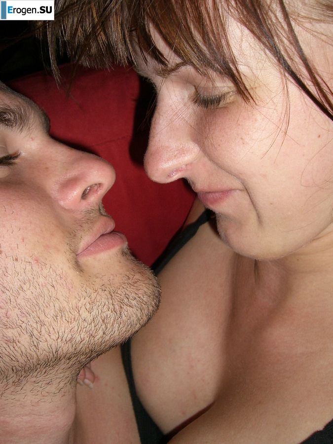 An appetizing student took off everything and showed a shaved pussy. Photo 14