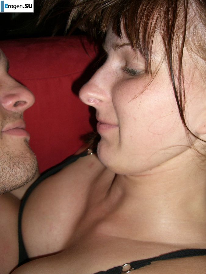 An appetizing student took off everything and showed a shaved pussy. Photo 17