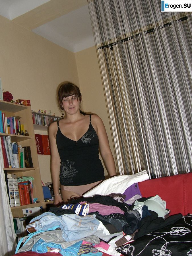 An appetizing student took off everything and showed a shaved pussy. Photo 20